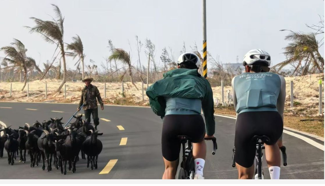 IPASOUAO骑行者从日出至日落的旅程